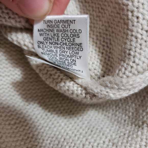 Wyld Hart Floral Embroidered Cream Knit Sweater - Picture 8 of 9